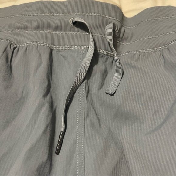 Lululemon Grey Dance Studio Crop II Size 4 - Picture 9 of 9